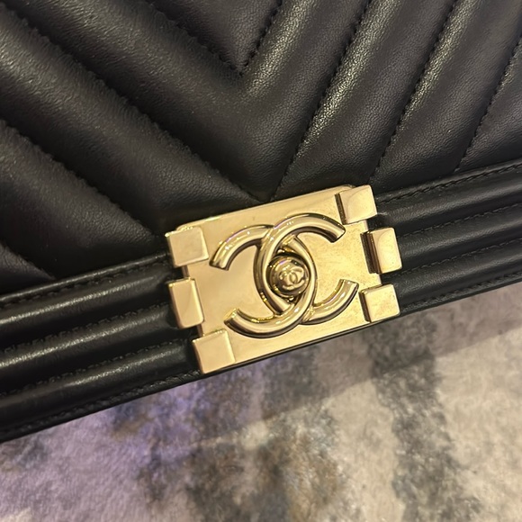 Chanel Chevron Quilted Lambskin Medium Boy Flap Bag - Picture 7 of 12